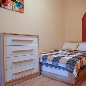 apartment-ekaterine.alltbilisihotels.com/